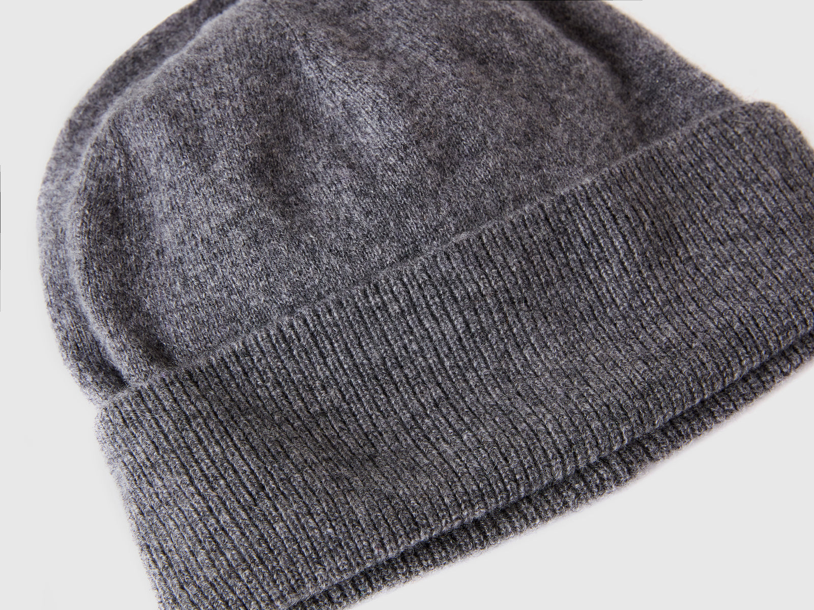 Berretto in puro cashmere da donna grigio scuro 3 | Benetton Outlet