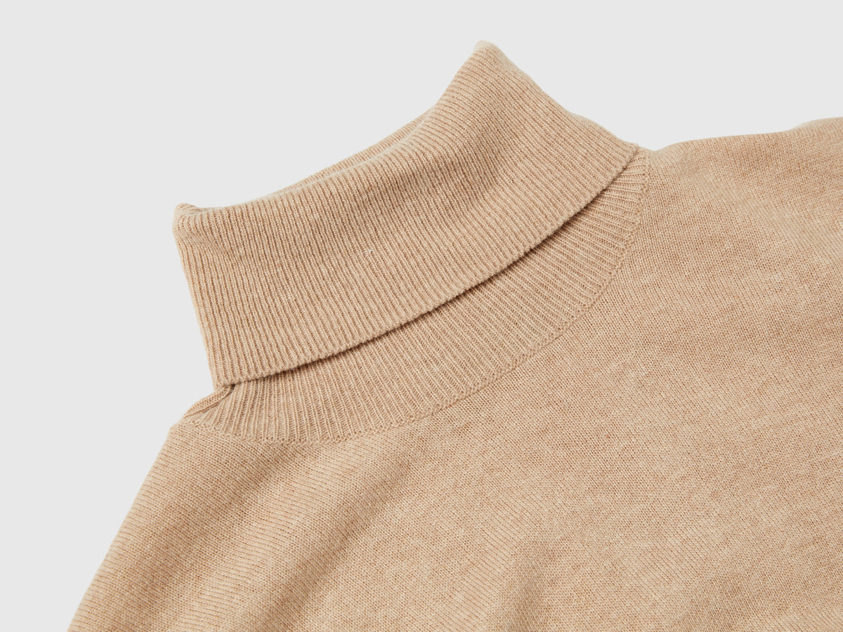 Dolcevita cammello a manica corta in misto cashmere