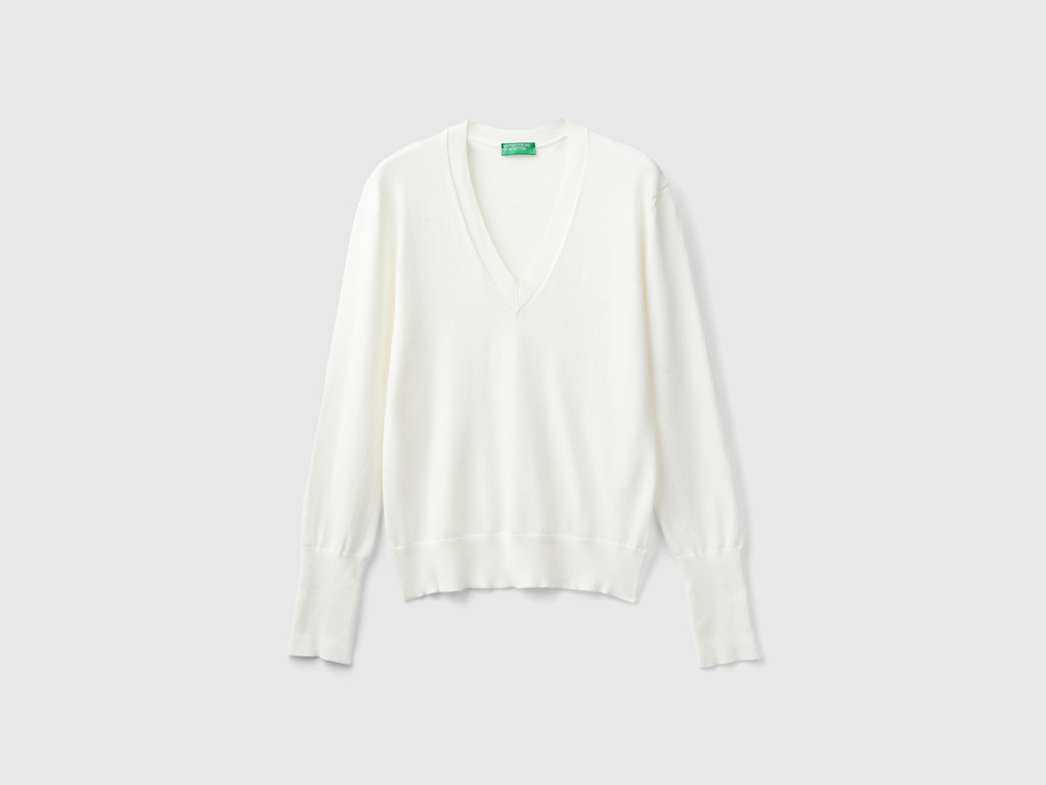 Maglia con scollo a V in misto viscosa da donna bianco | Benetton Outlet