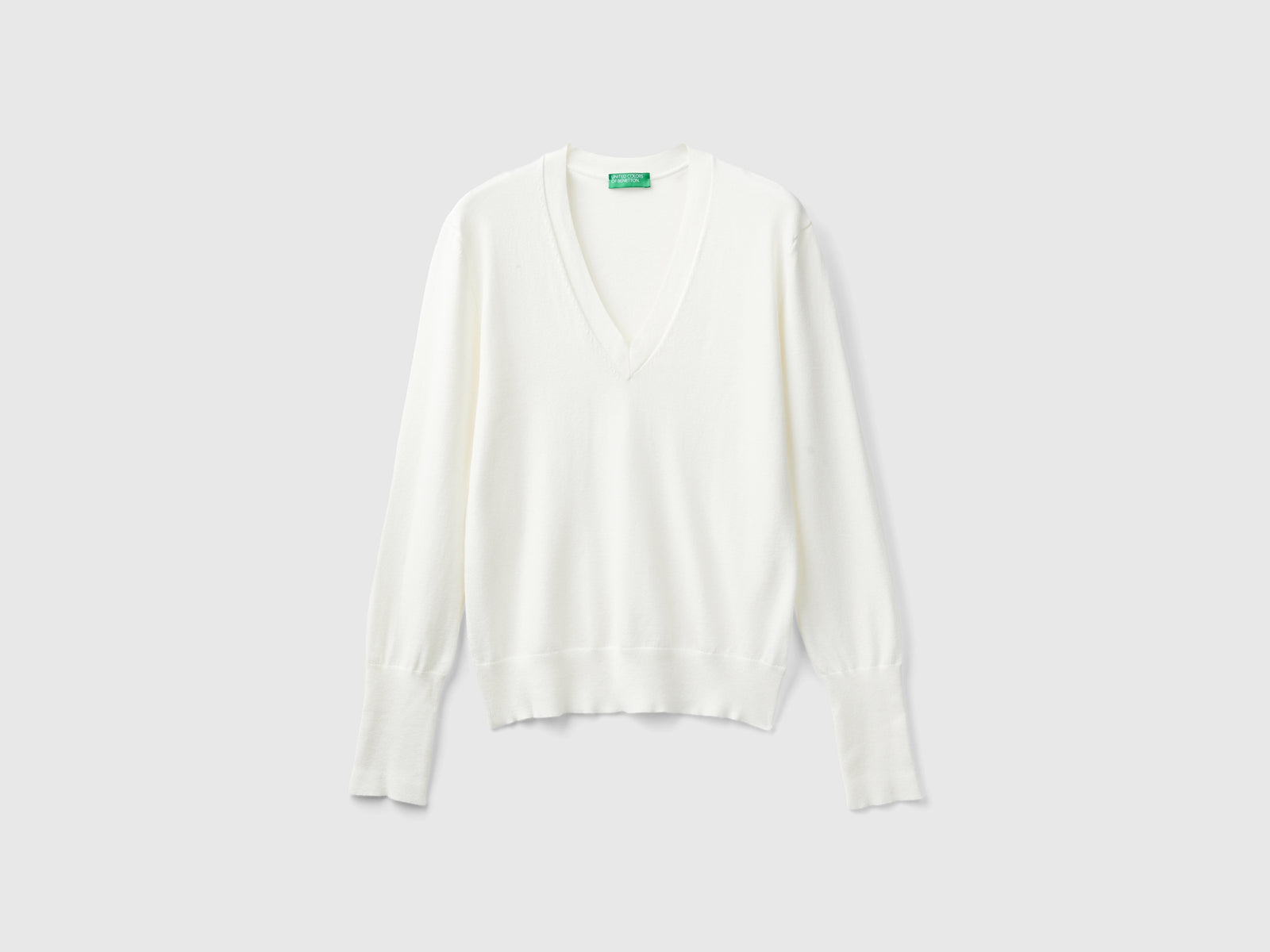 Maglia con scollo a V in misto viscosa da donna bianco | Benetton Outlet
