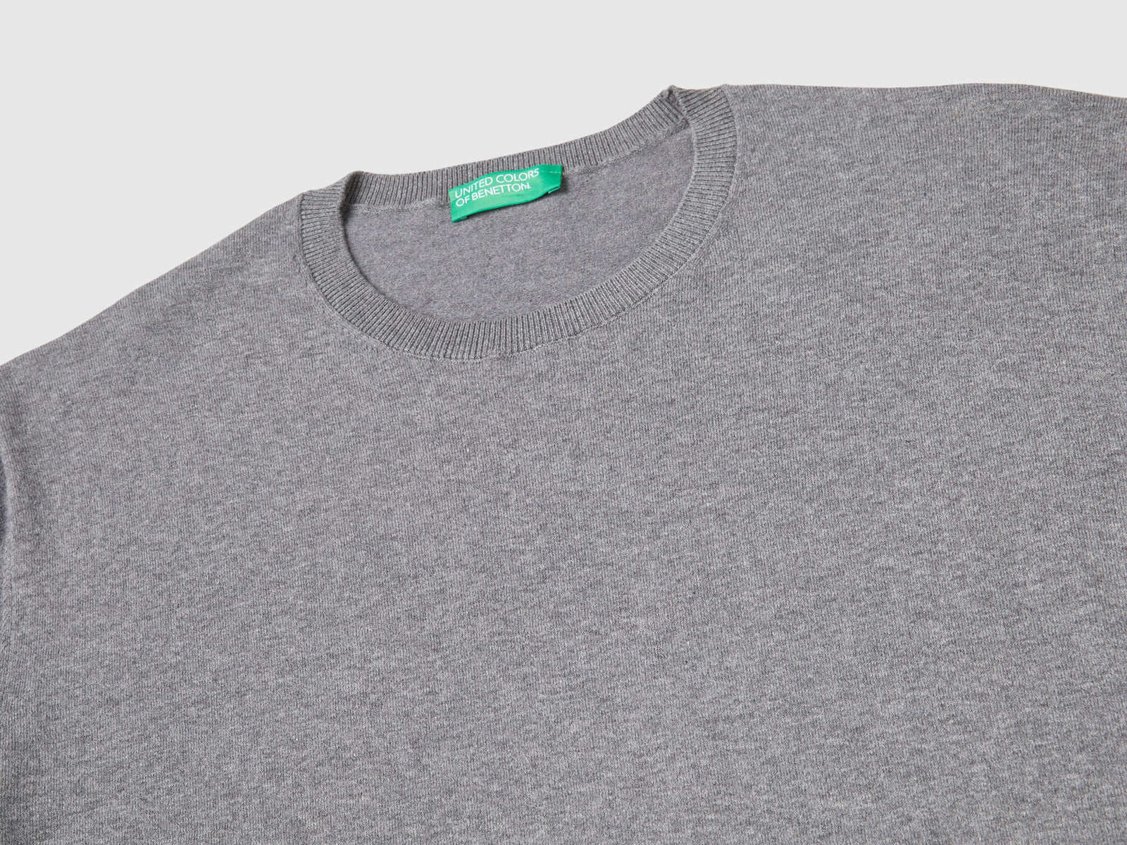 Maglia girocollo in misto cotone leggero da uomo grigio scuro 3 | Benetton Outlet