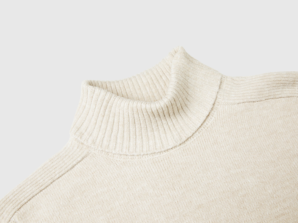 Maglia dolcevita con taschino