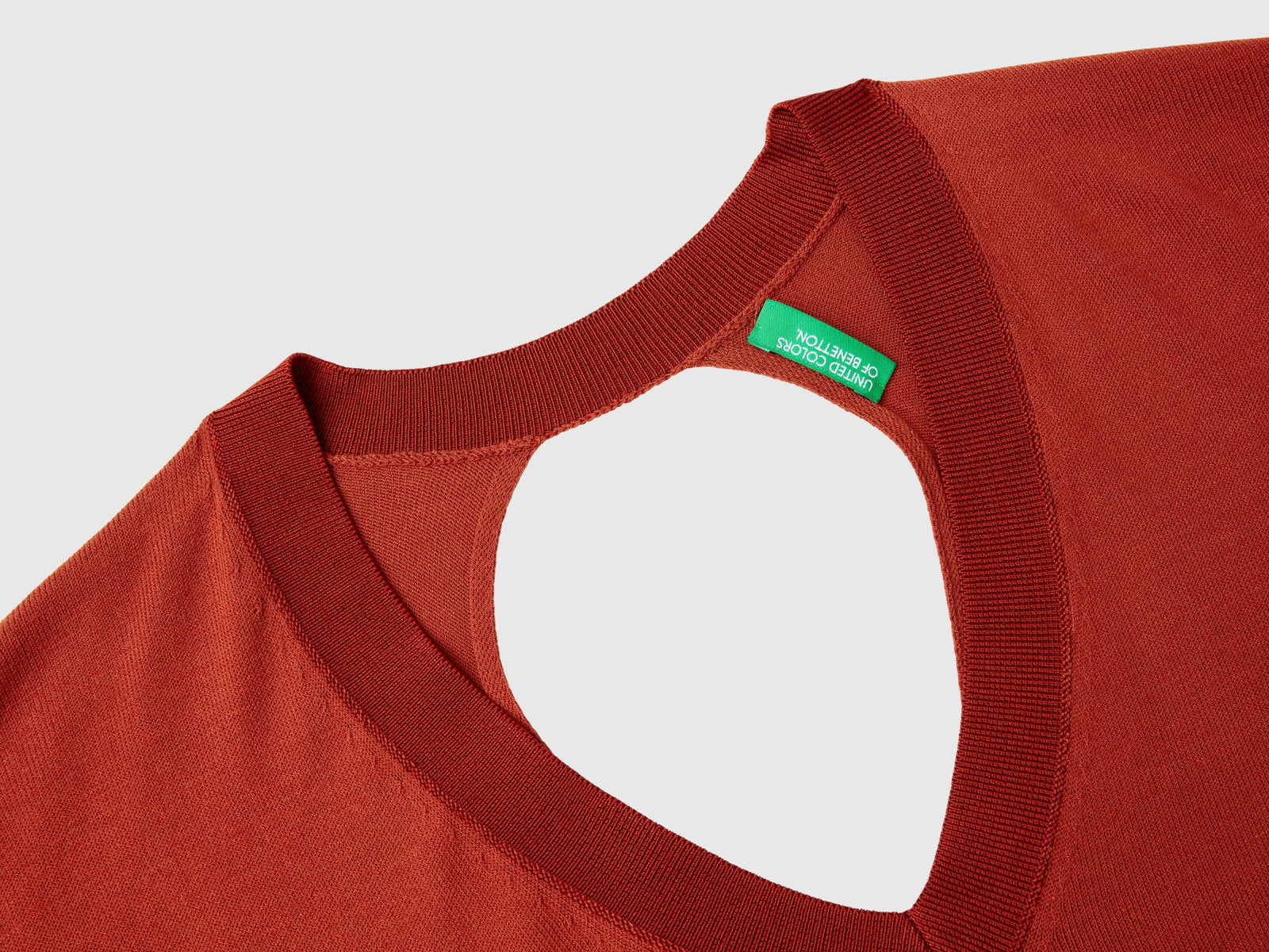 Maglioncino con apertura sul retro da donna marrone 3 | Benetton Outlet