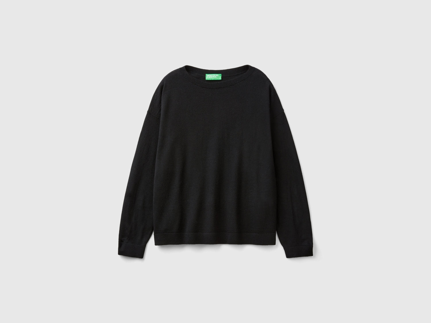Maglia con scollo a barchetta in pura lana Merino da donna nero | Benetton Outlet