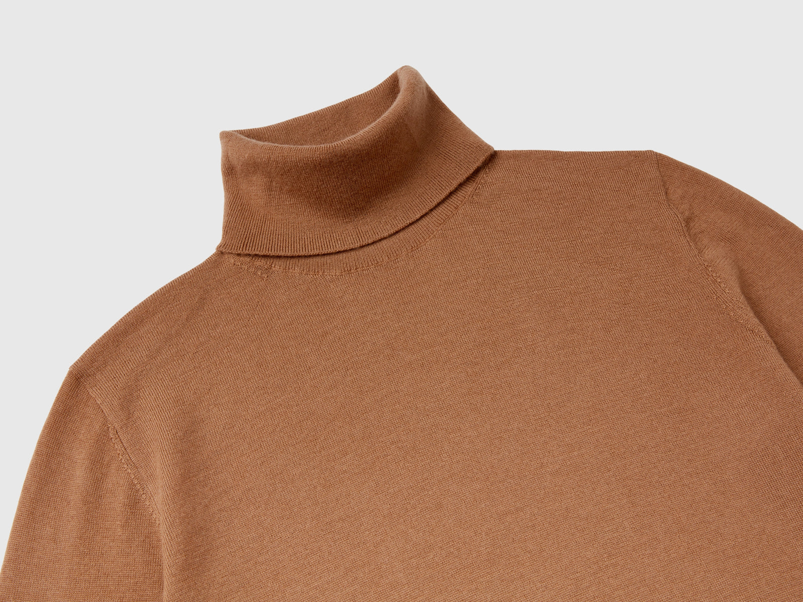 Dolcevita in pura lana Merino da donna cammello 3 | Benetton Outlet
