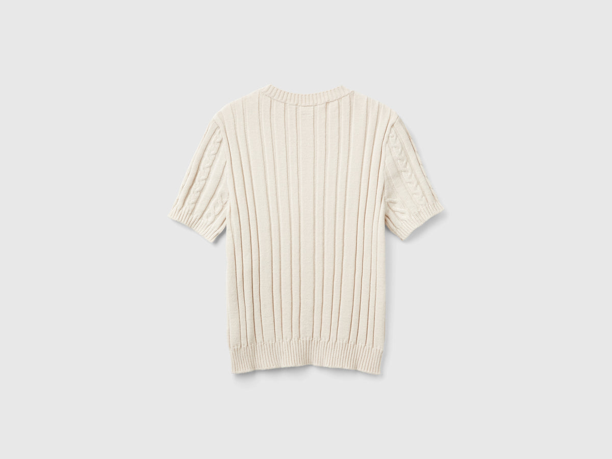 Flowing short-sleeved shirt