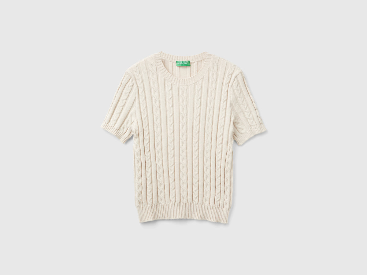Flowing short-sleeved shirt
