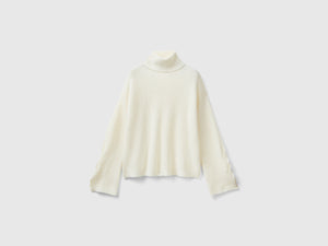 Turtleneck with wide neck