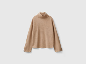 Turtleneck with wide neck