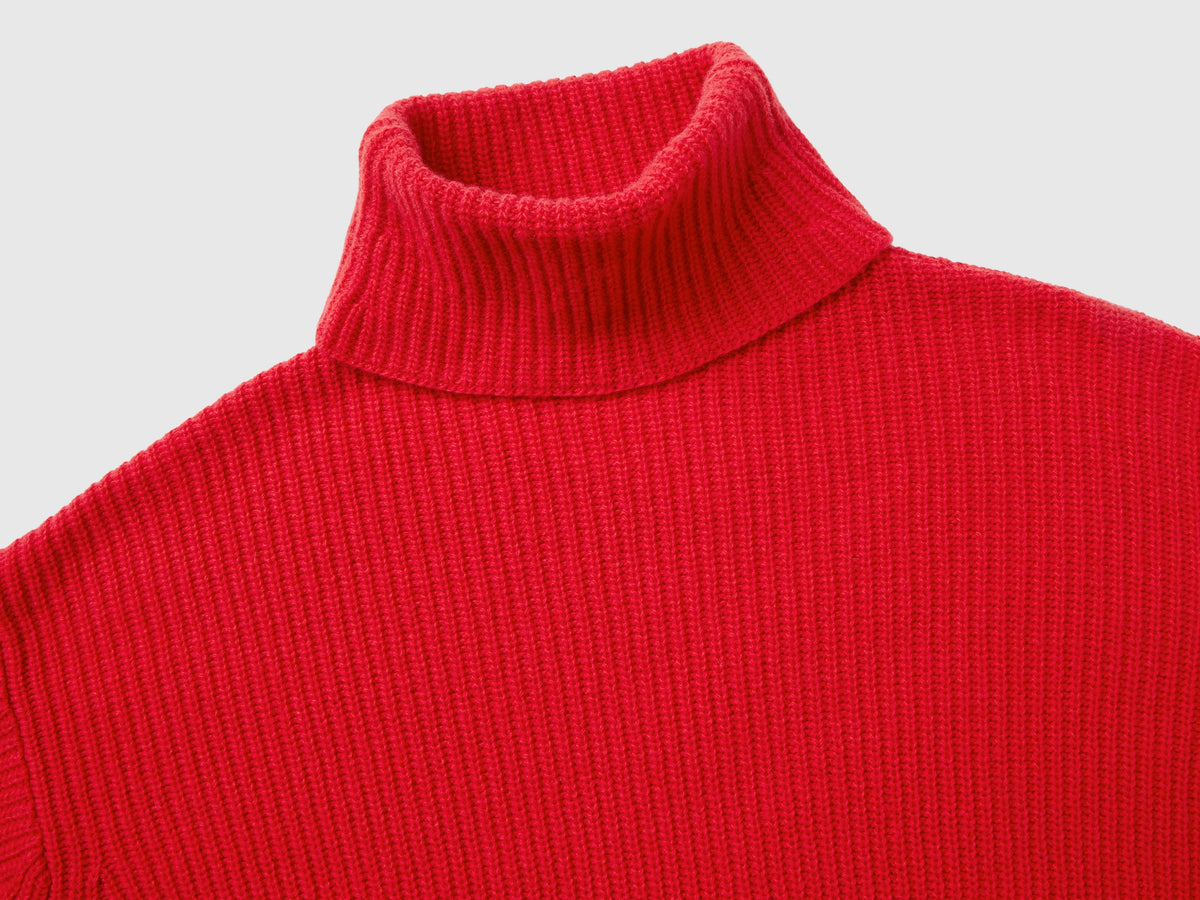 Turtleneck with wide neck