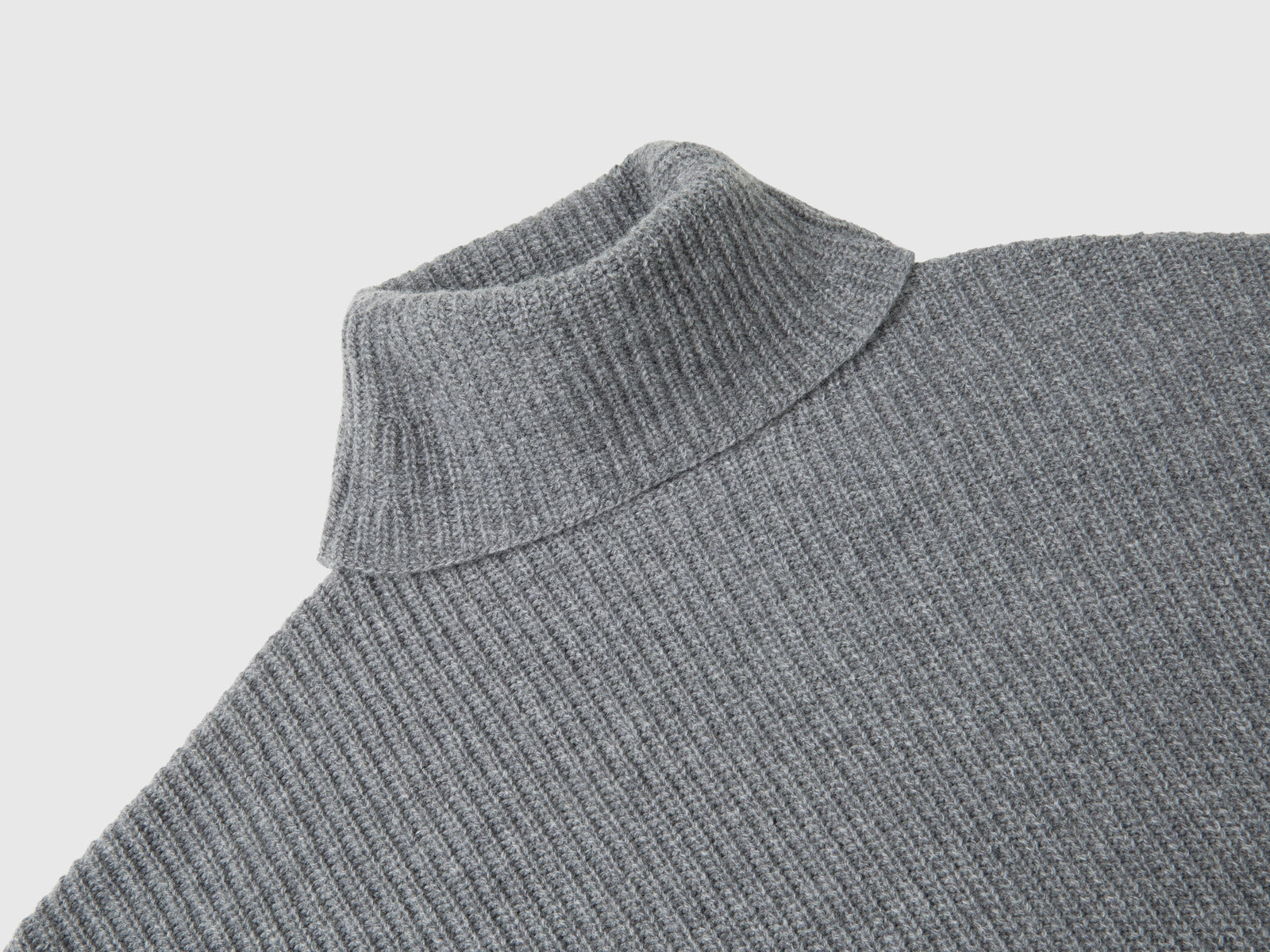 Dolcevita con collo ampio da donna grigio scuro 3 | Benetton Outlet