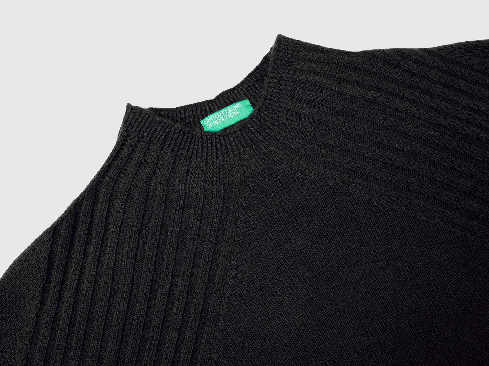 Mock neck sweater with slits da donna nero 3 | Benetton Outlet
