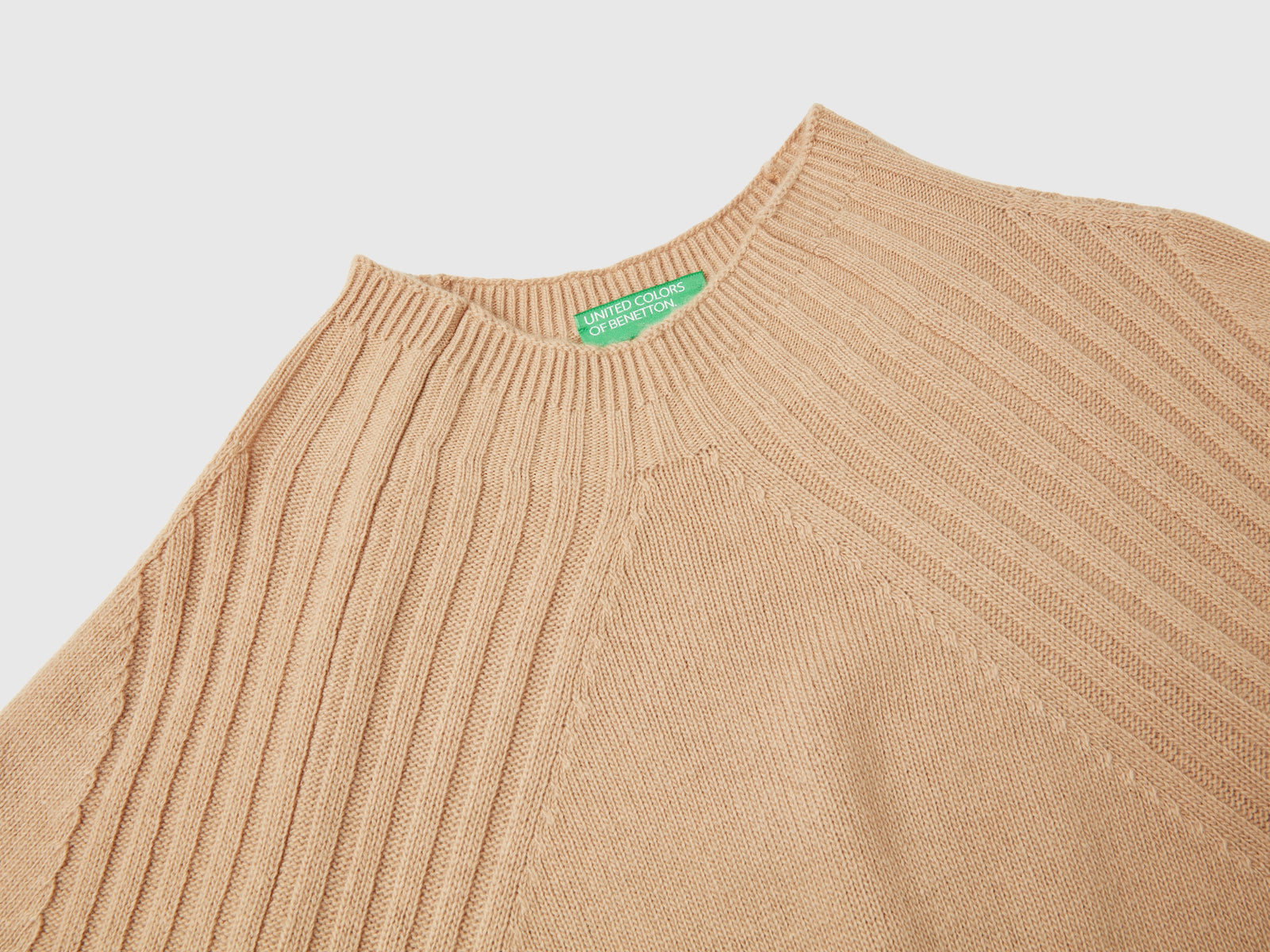Maglia lupetto con spacchi da donna cammello 3 | Benetton Outlet