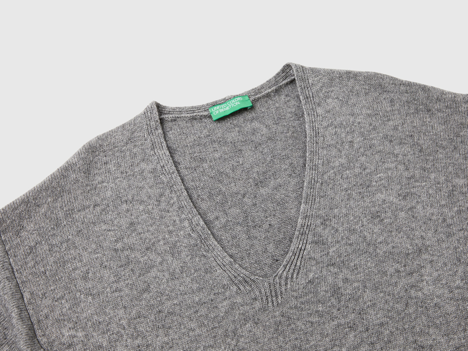 Wool blend V-neck sweater da donna grigio 3 | Benetton Outlet