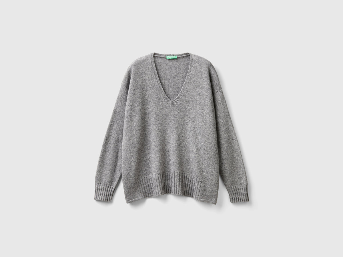 Wool blend V-neck sweater