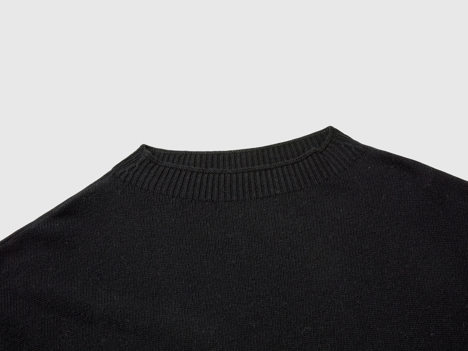 Mantella con scollo a barchetta da donna nero 3 | Benetton Outlet
