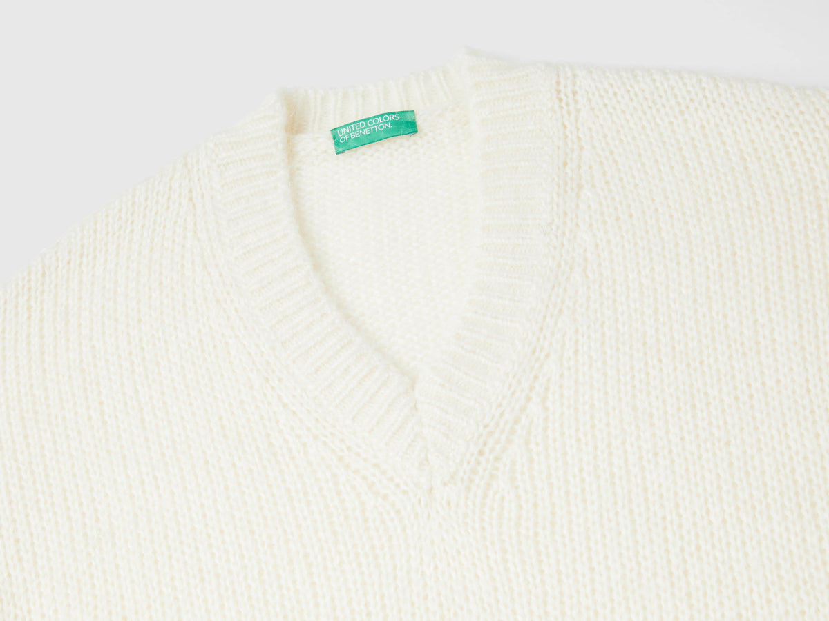 Maglione con manica traforata