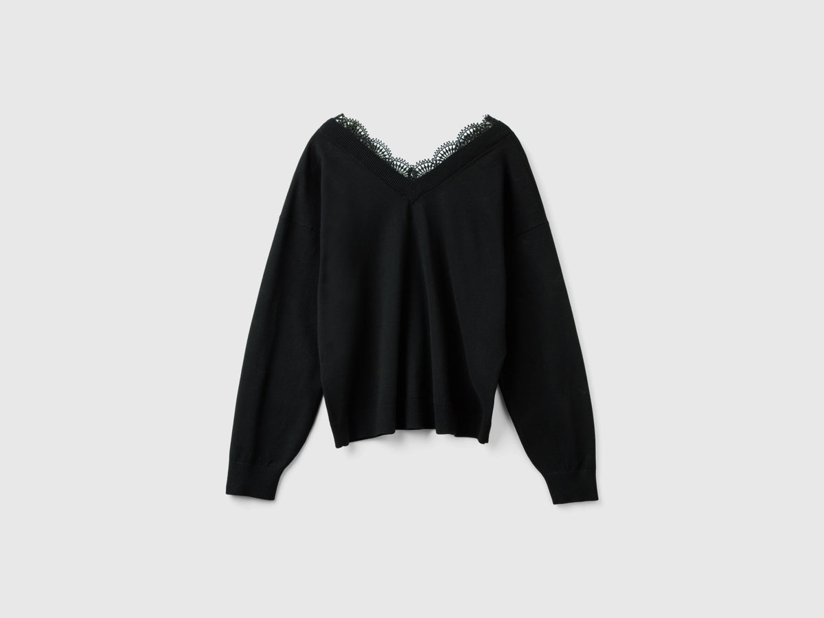 Flowing shirt with lace