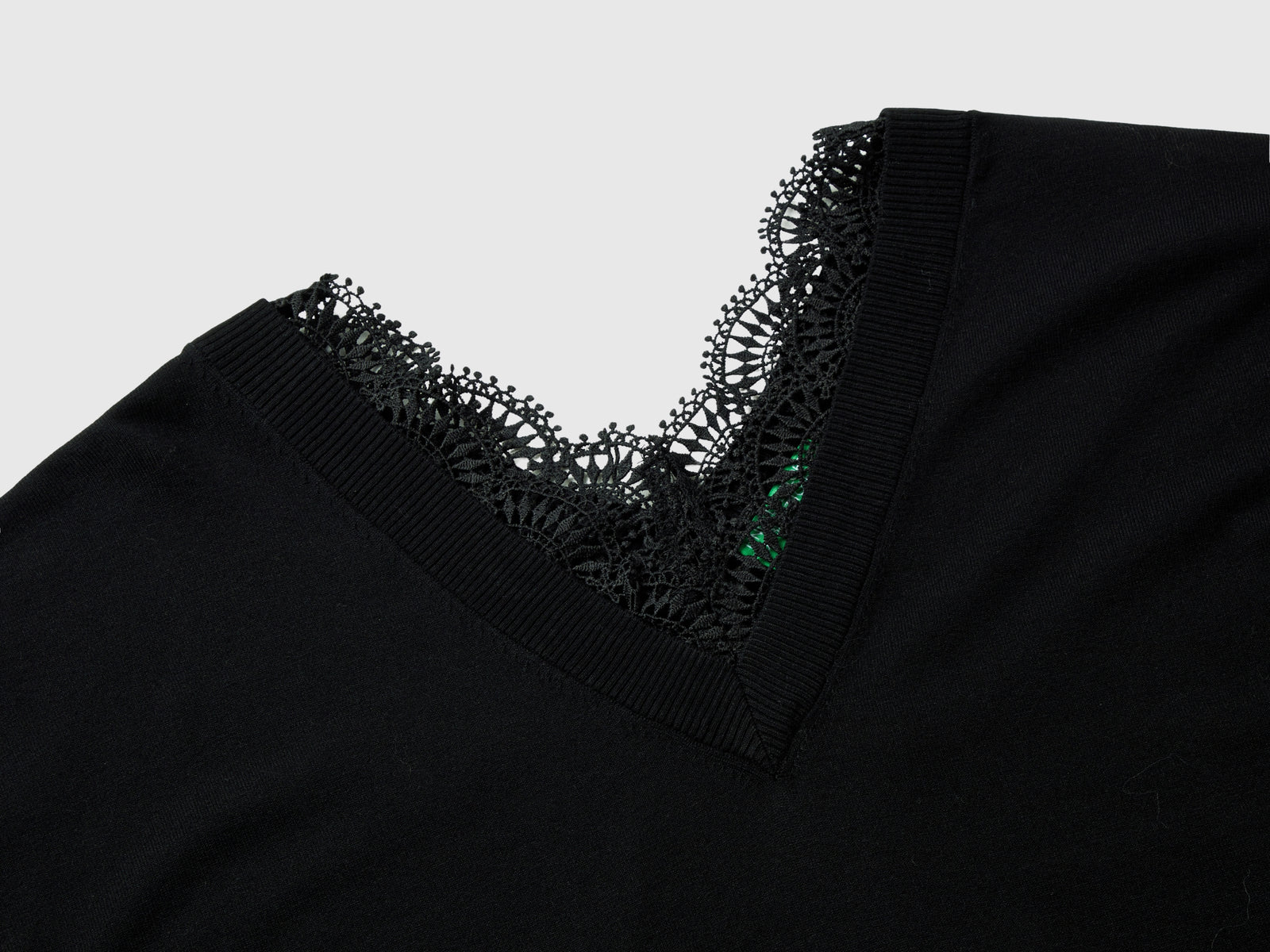 Flowing shirt with lace da donna nero 3 | Benetton Outlet