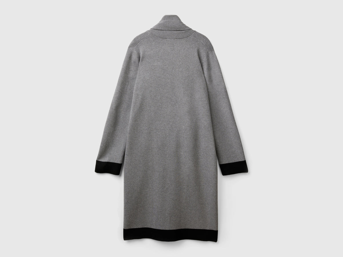 Cappotto in maglia con frange