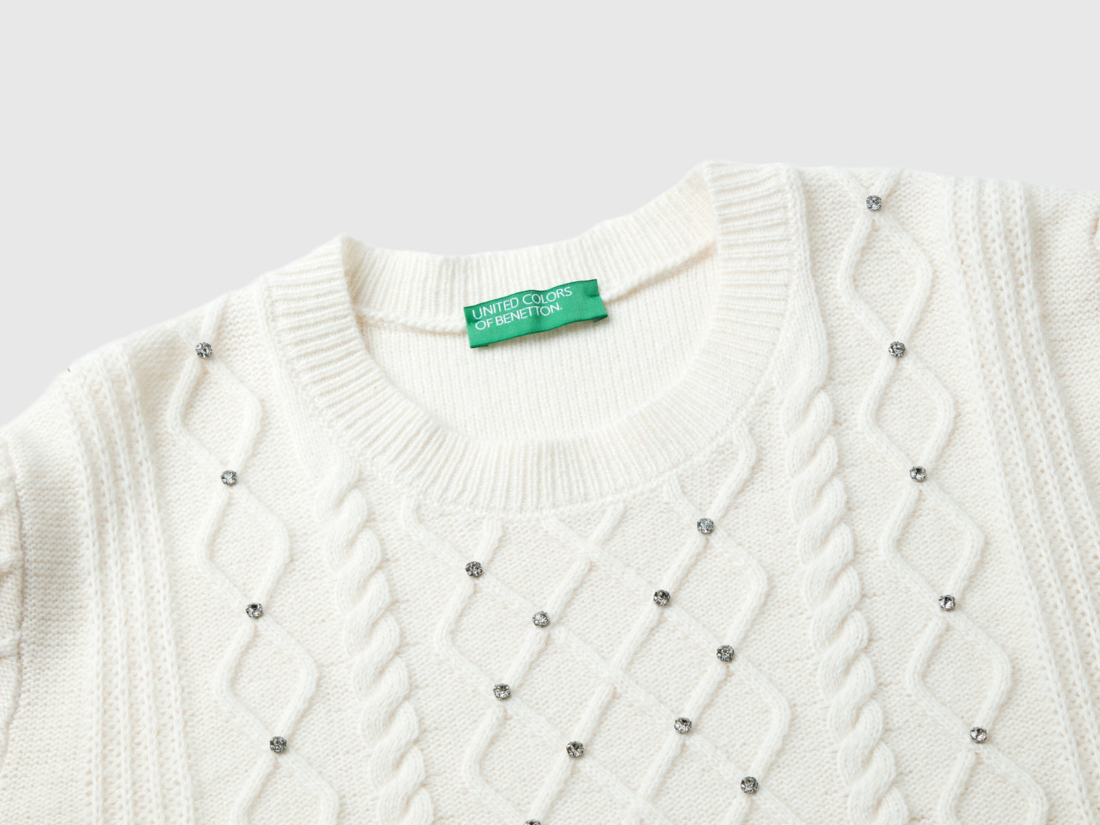 Sweater with braids and rhinestones da donna bianco panna 3 | Benetton Outlet