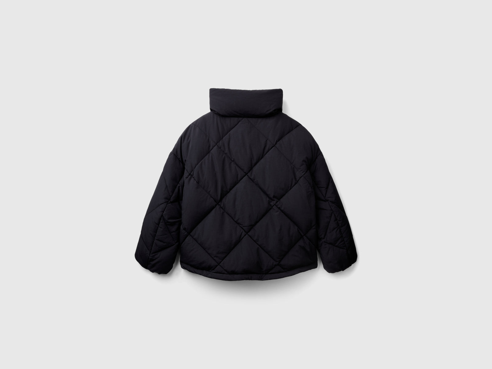 Chaqueta de plumón de cuello alto acolchada con auténtico plumón reciclado. da donna nero 2 | Benetton Outlet