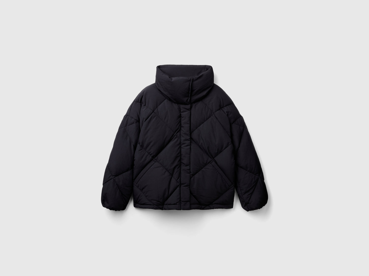 Chaqueta de plumón de cuello alto acolchada con auténtico plumón reciclado. da donna nero | Benetton Outlet
