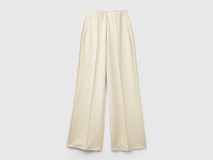 Lightweight trousers in cotton and modal blend