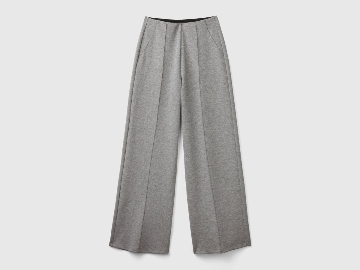 Lightweight trousers in cotton and modal blend