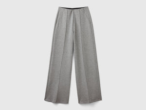 Lightweight trousers in cotton and modal blend