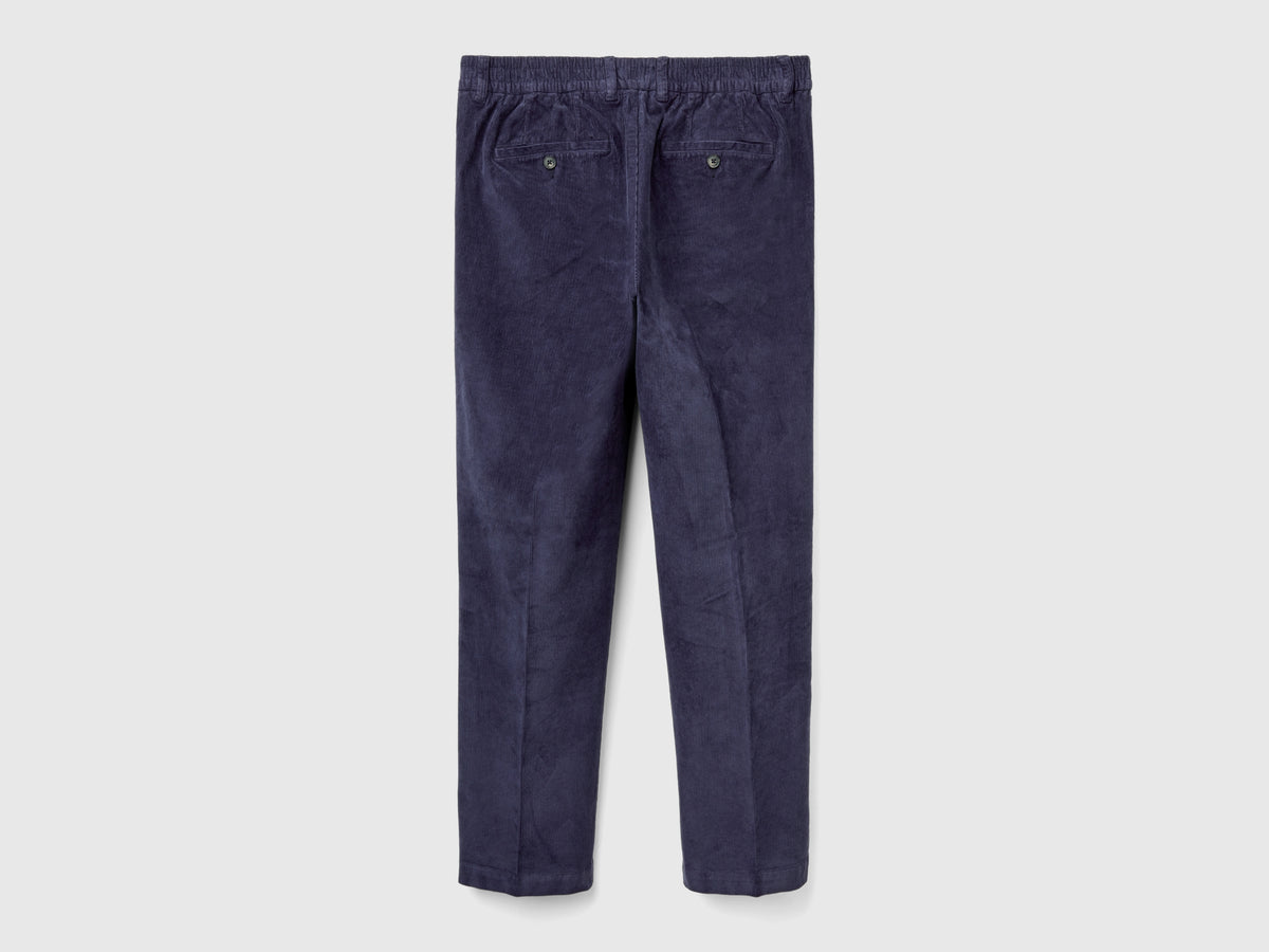 Pantalones chinos de pana con corte zanahoria