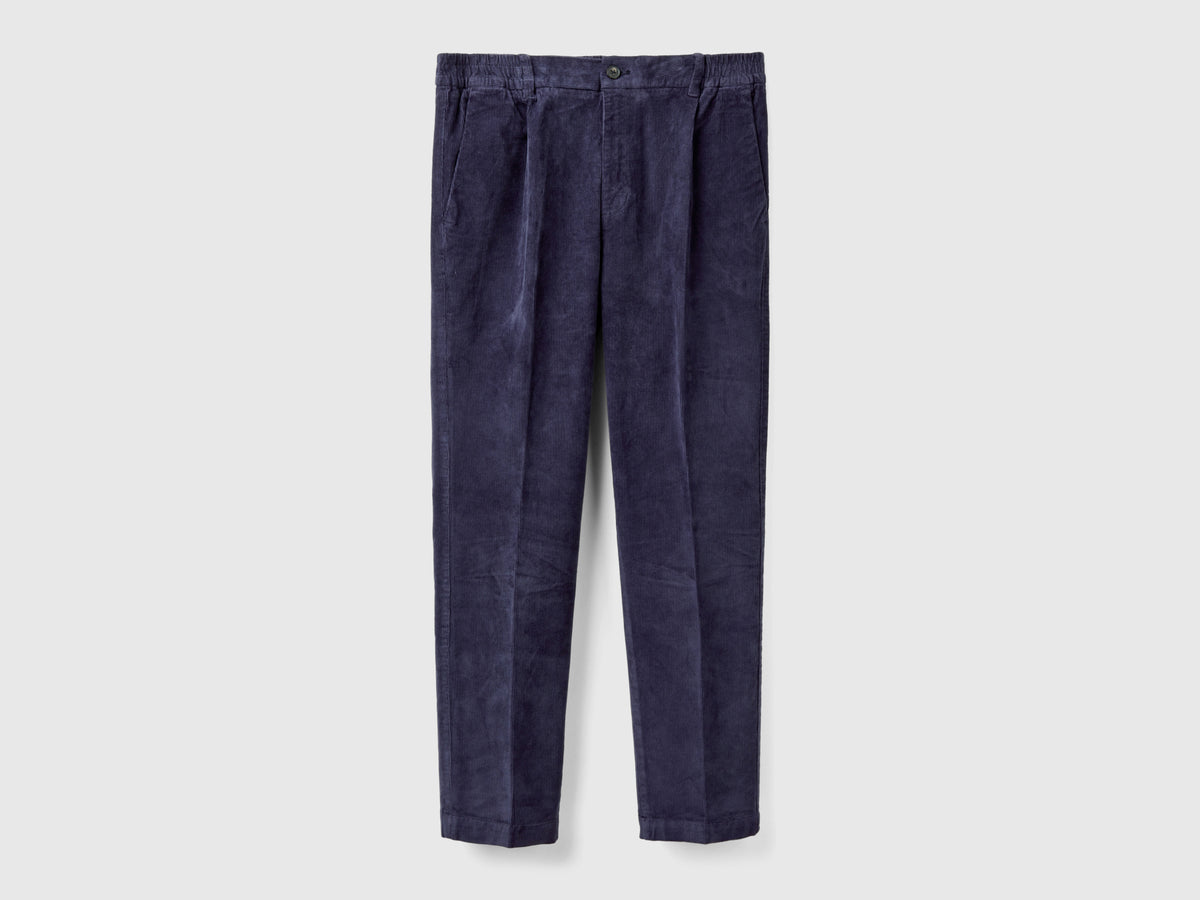 Pantalones chinos de pana con corte zanahoria