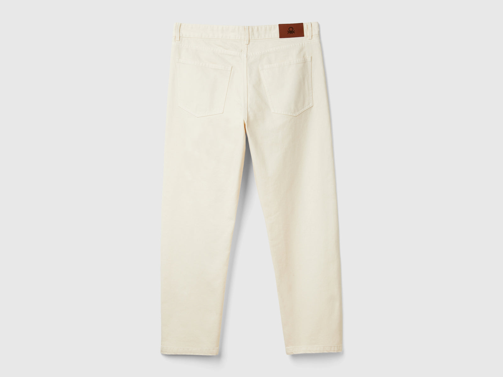 Pantaloni carrot fit da uomo bianco panna 2 | Benetton Outlet