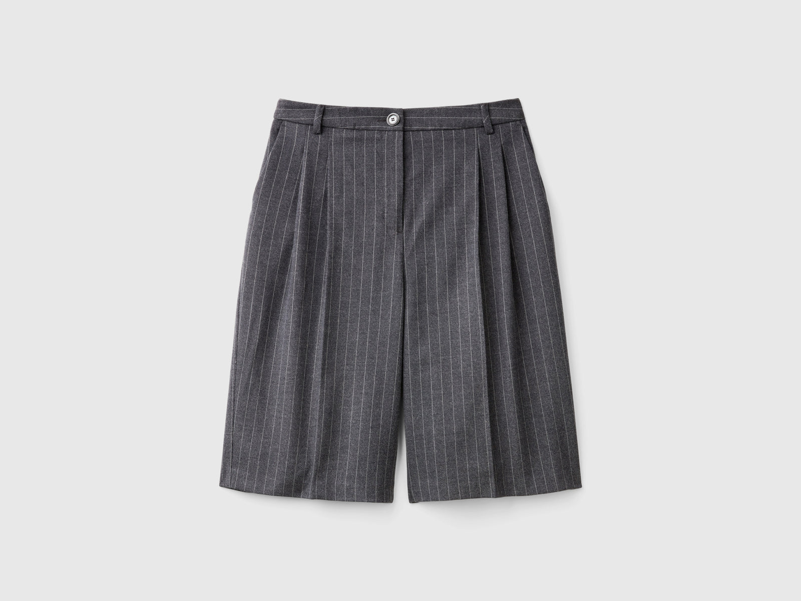 Bermuda gessati da donna grigio scuro | Benetton Outlet