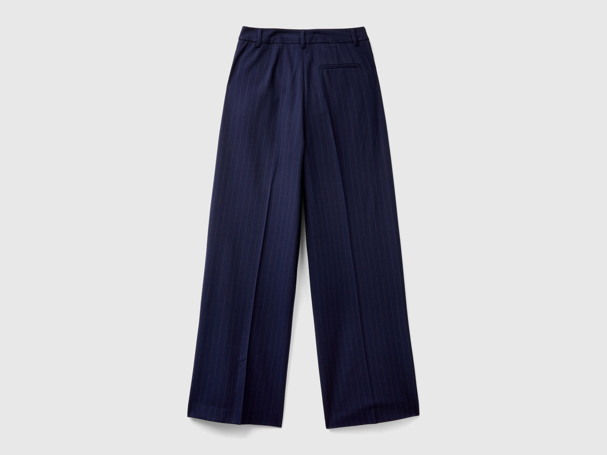Pantaloni gessati con gamba ampia