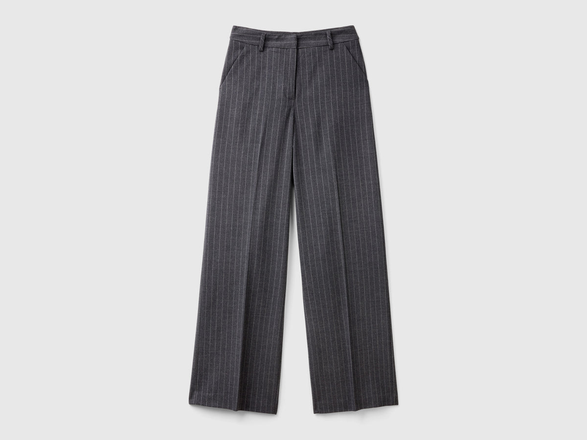 Pantaloni gessati con gamba ampia