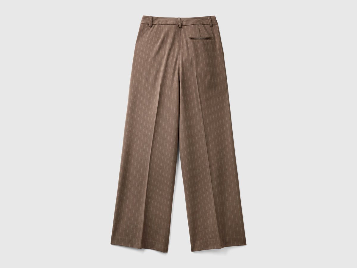 Pantaloni gessati con gamba ampia