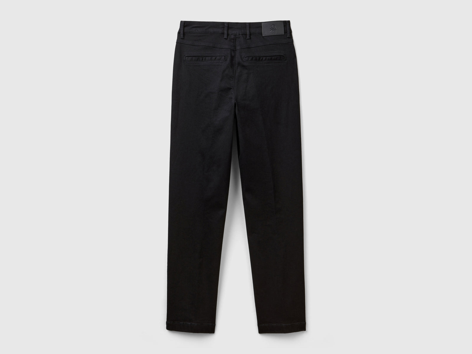 Pantalones chinos de mezclilla de corte entallado da donna nero 2 | Benetton Outlet