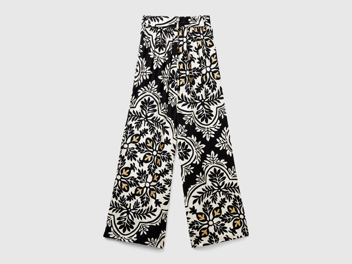 Pantaloni fluidi a fiori