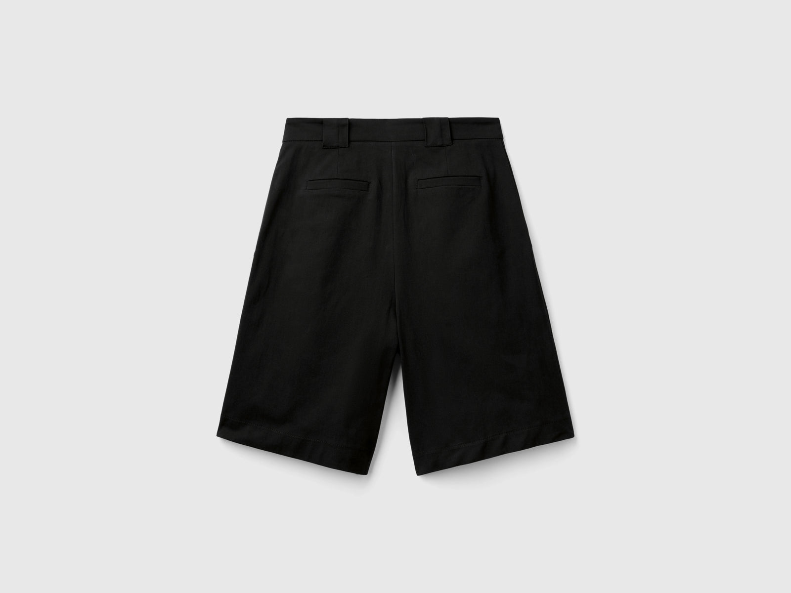 Bermuda comfort fit da donna nero 2 | Benetton Outlet
