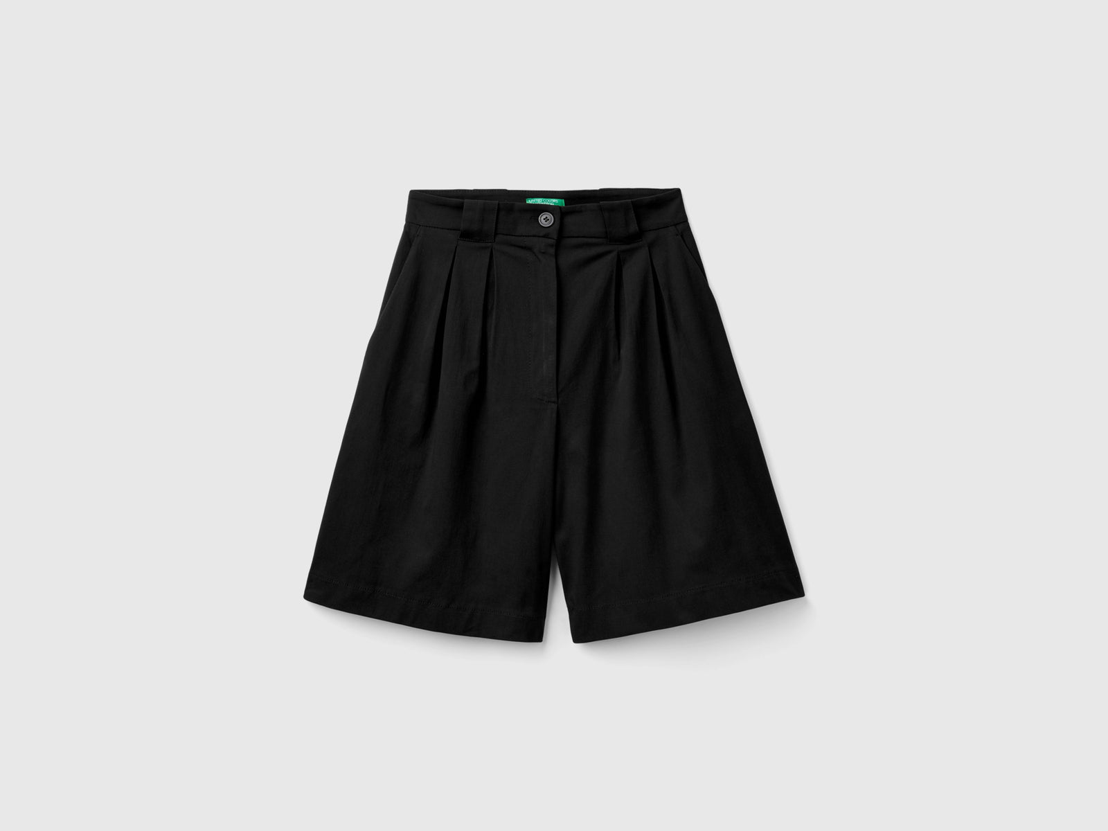 Bermuda comfort fit da donna nero | Benetton Outlet