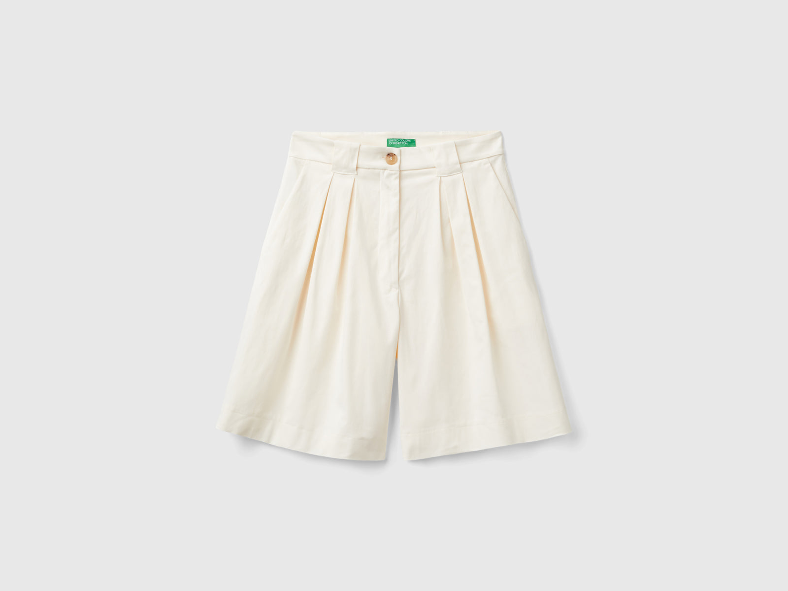 Bermuda comfort fit da donna bianco panna | Benetton Outlet