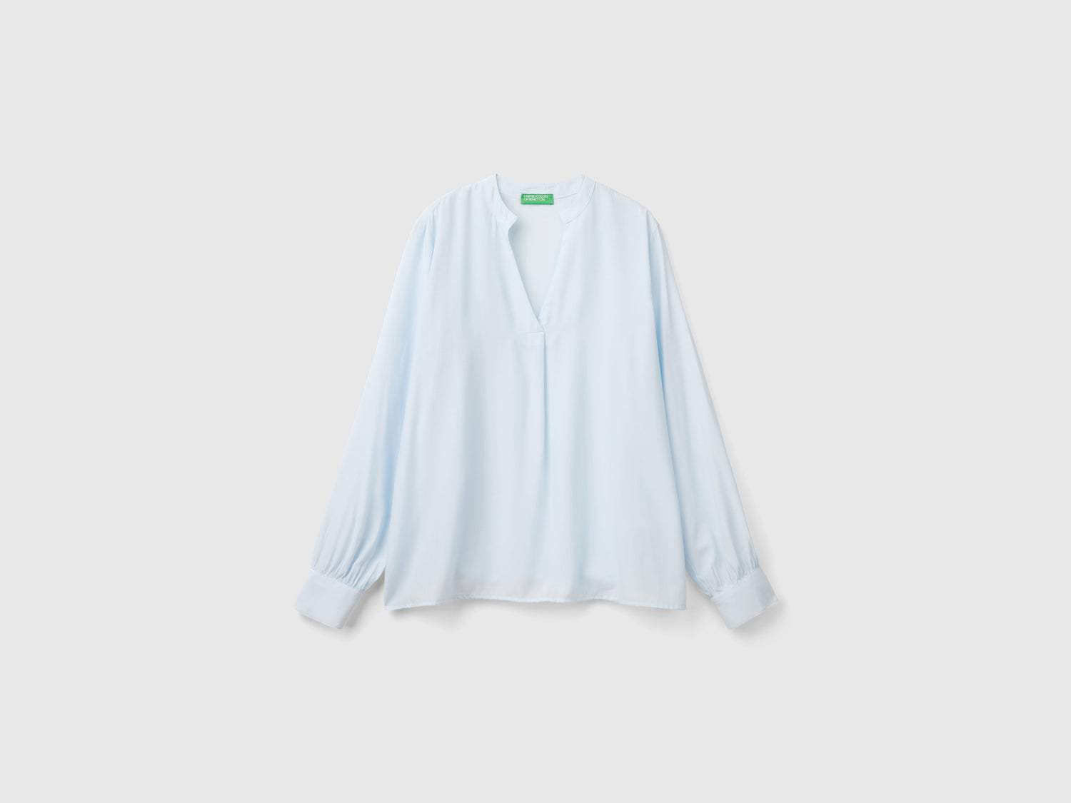 Camicia con scollo serafino da donna celeste | Benetton Outlet