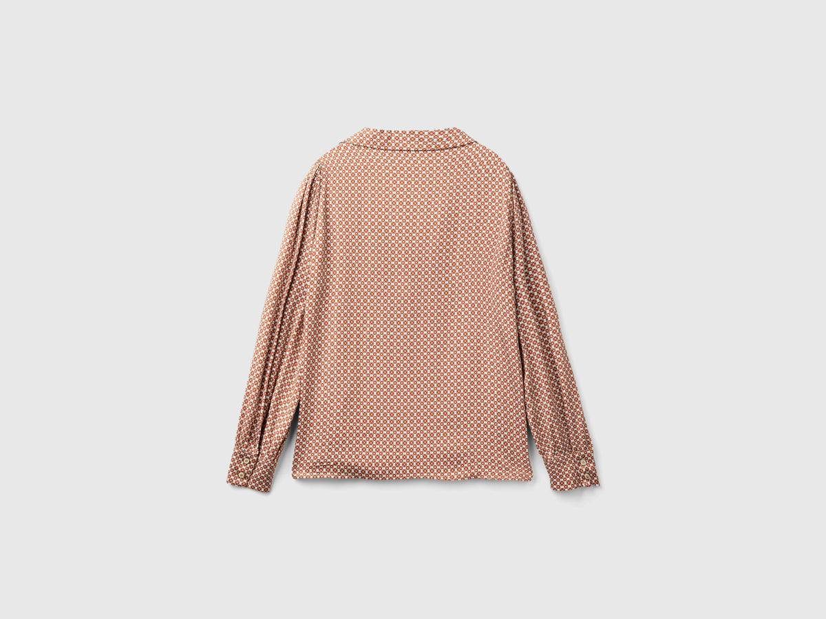 Blusa in raso con fantasia geometrica