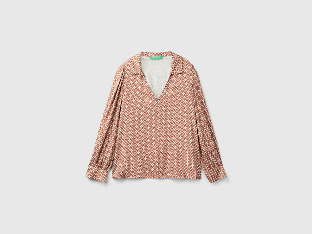 Blusa in raso con fantasia geometrica