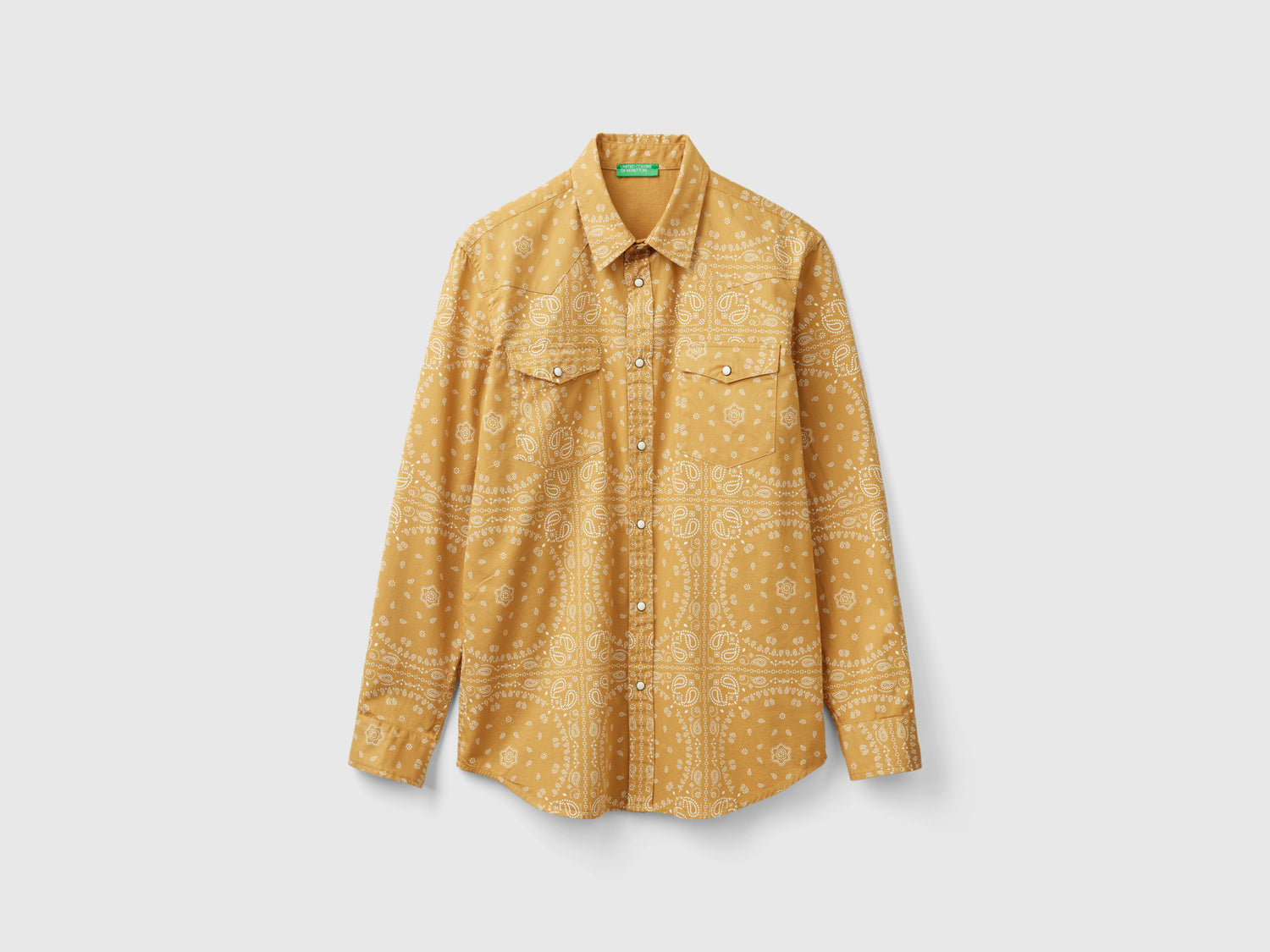 Camicia western con stampa bandana da uomo senape | Benetton Outlet