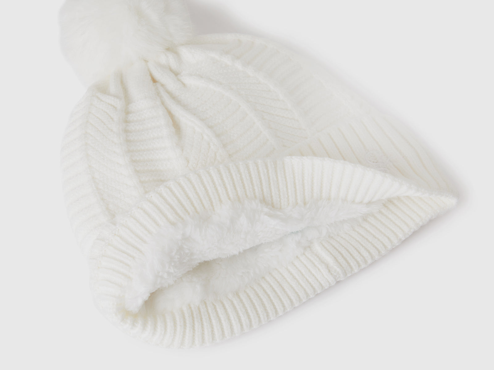 Cappello foderato con pom pom da donna bianco panna 3 | Benetton Outlet