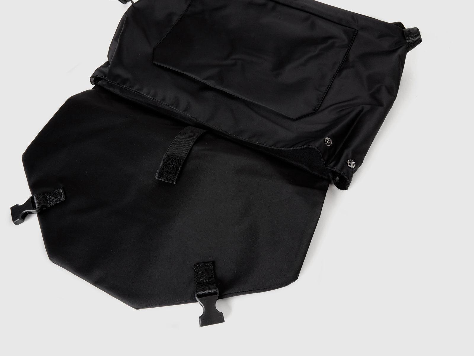 Borsa Messenger in nylon da uomo nero 3 | Benetton Outlet