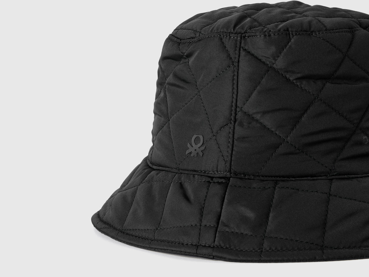 Cappello trapuntato stile pescatore