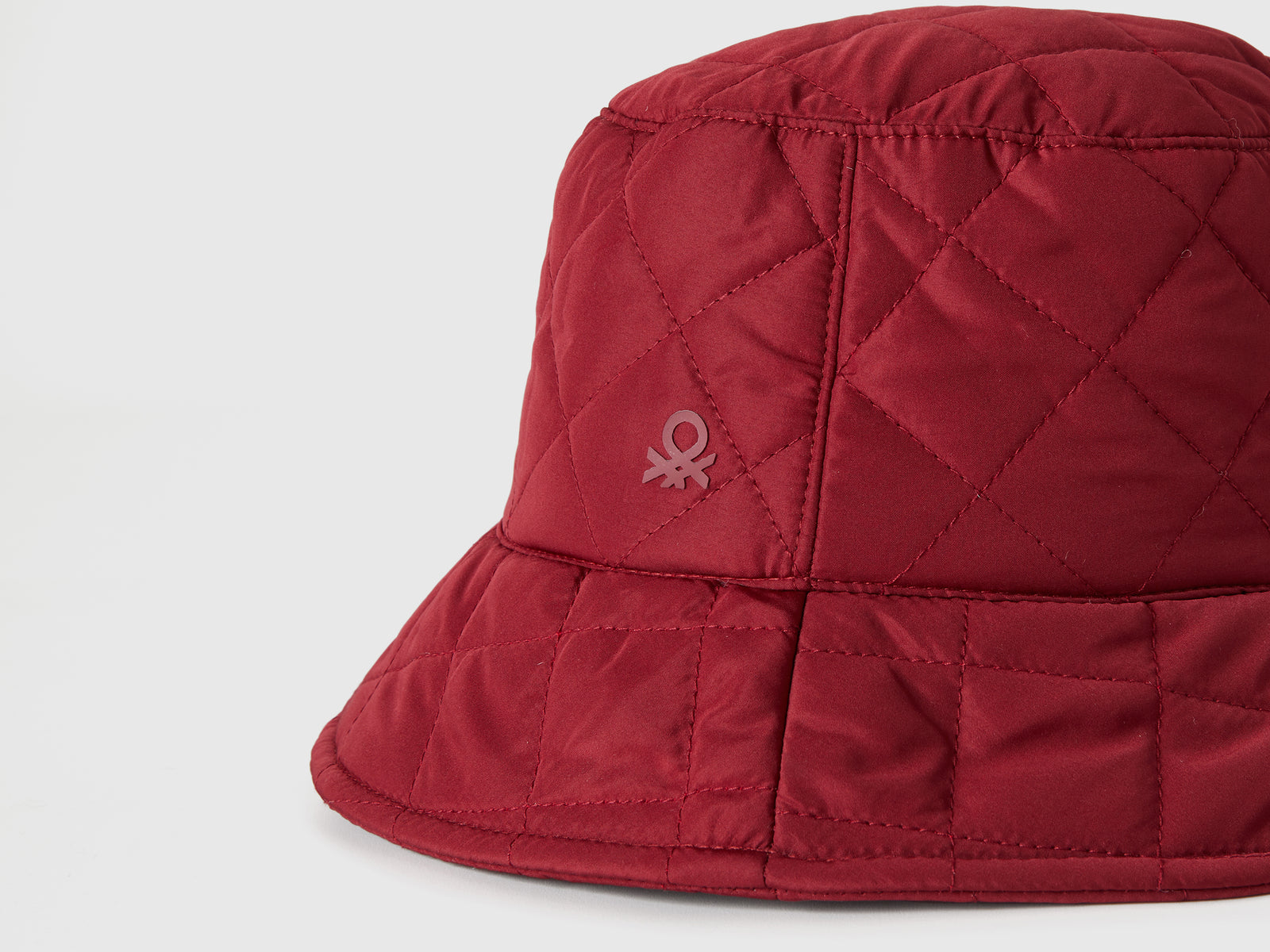 Cappello trapuntato stile pescatore da donna rosso 3 | Benetton Outlet